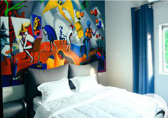 汶川对于酒店的墙体彩绘而言更注重哪些方面？